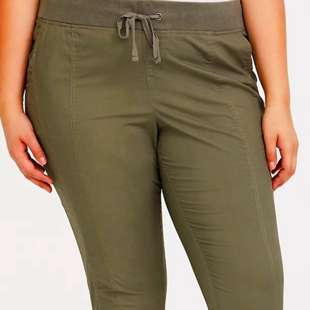 Torrid Green Poplin Capri Pants Size 16